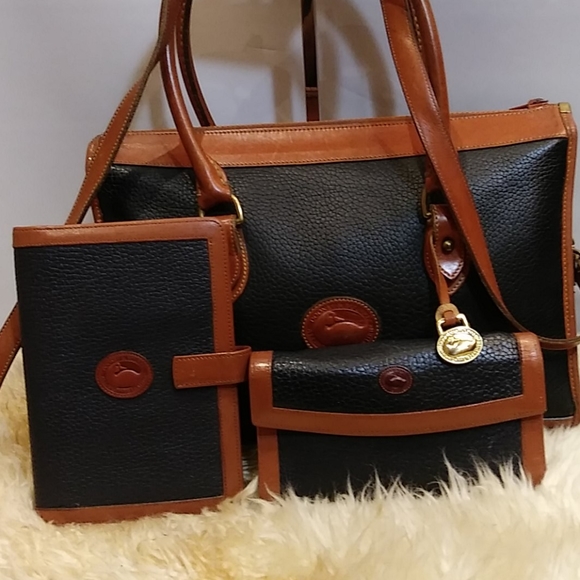 Dooney & Bourke Handbags - DOONEY & BOURKE VINTAGE CROSSBODY PURSE SET
